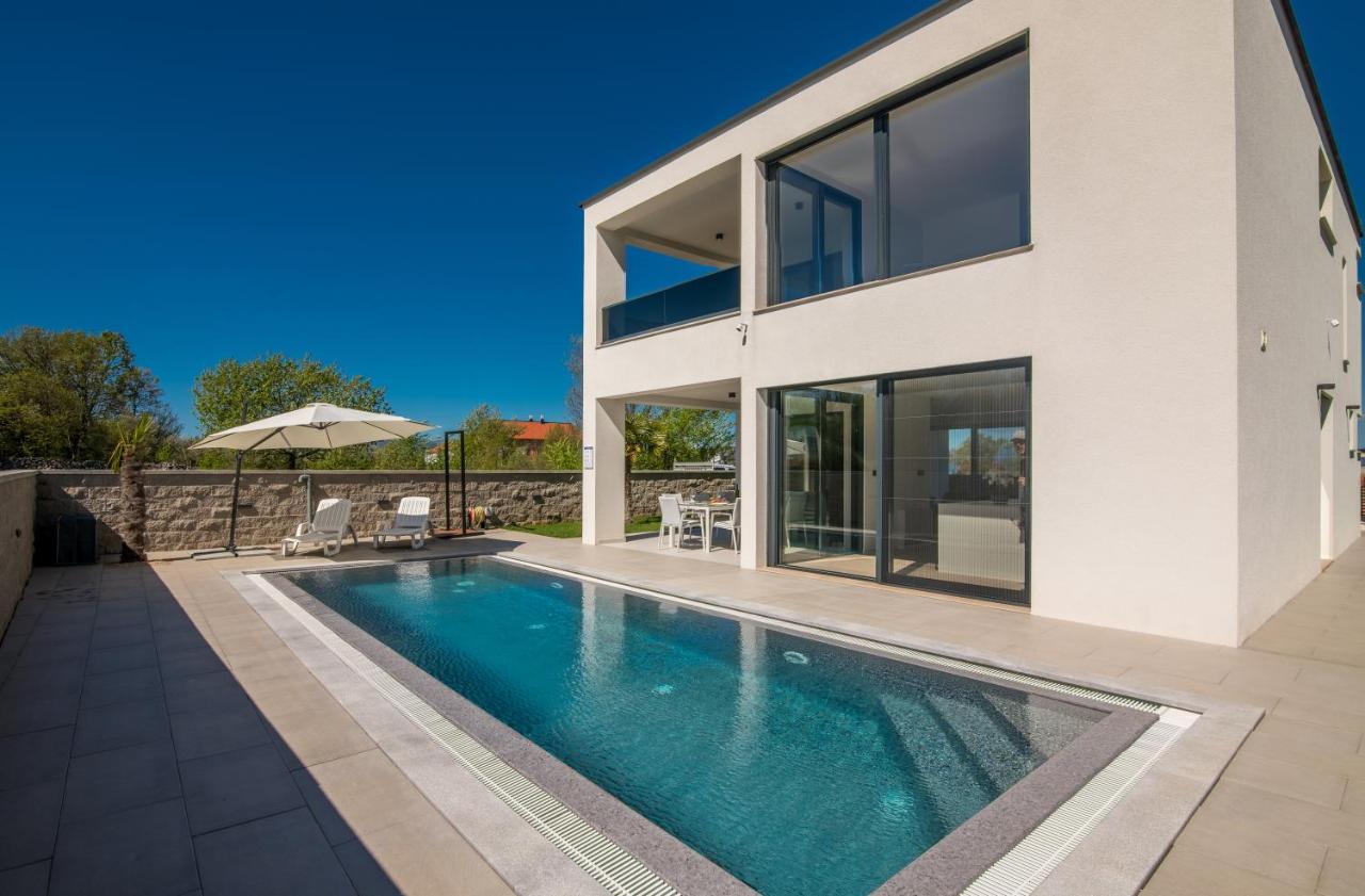 Luxury Villa Weiss - Malinska - Heated Pool - Central Floor Heating In Winter Dış mekan fotoğraf