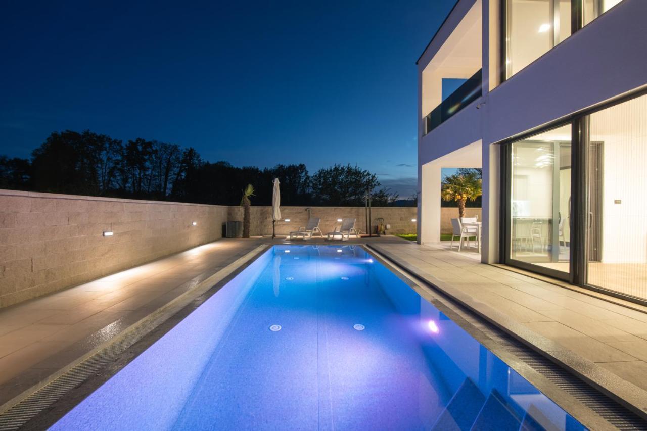 Luxury Villa Weiss - Malinska - Heated Pool - Central Floor Heating In Winter Dış mekan fotoğraf