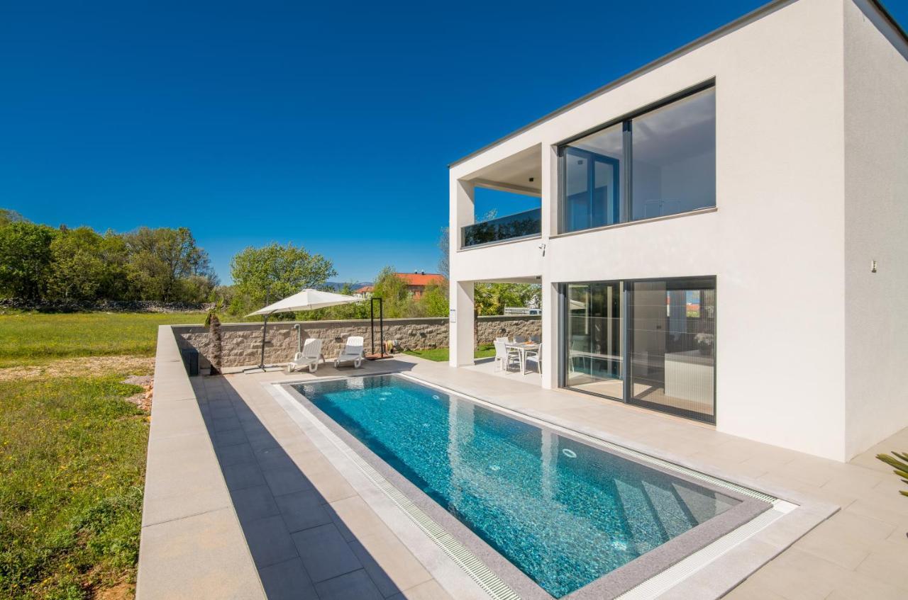 Luxury Villa Weiss - Malinska - Heated Pool - Central Floor Heating In Winter Dış mekan fotoğraf