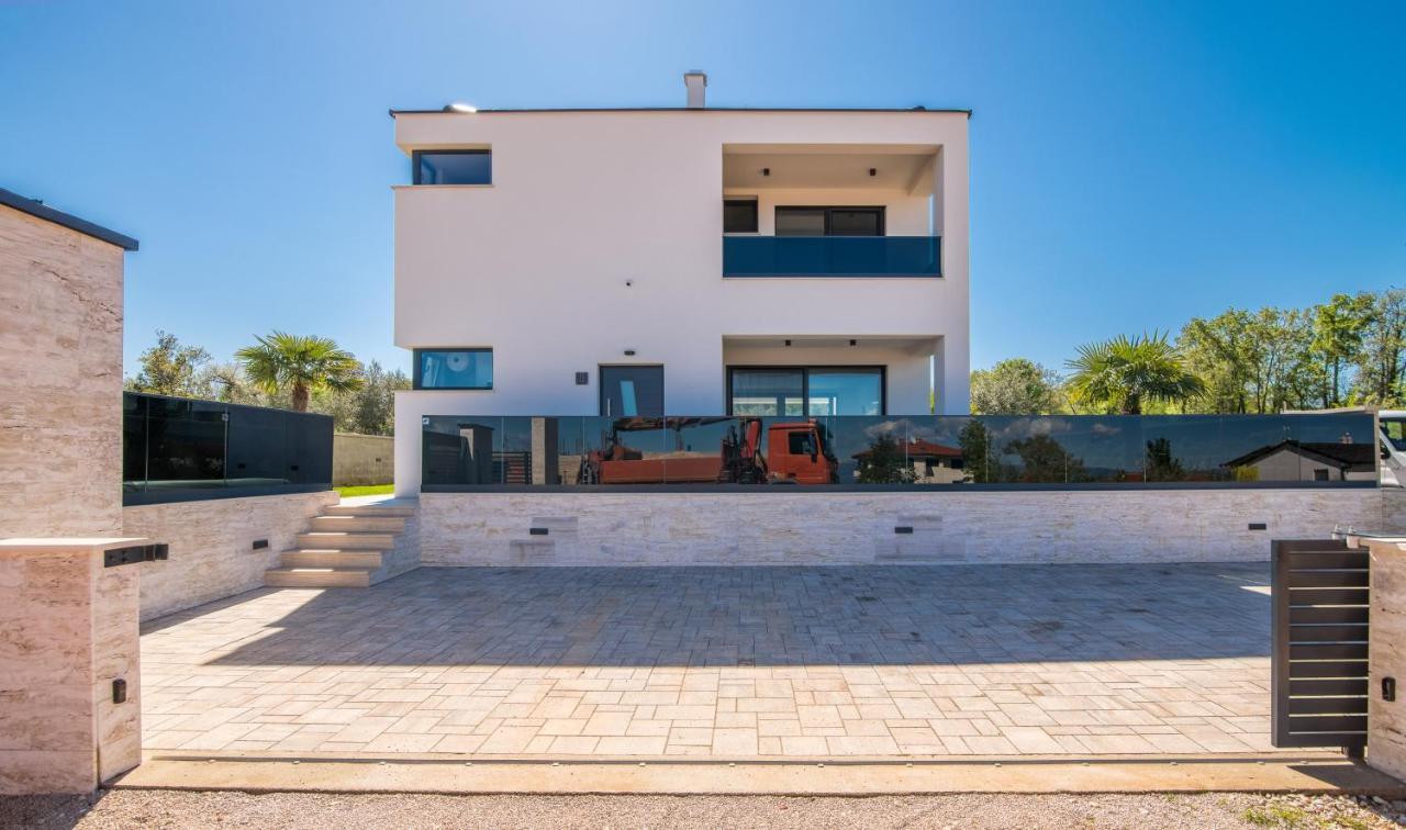 Luxury Villa Weiss - Malinska - Heated Pool - Central Floor Heating In Winter Dış mekan fotoğraf