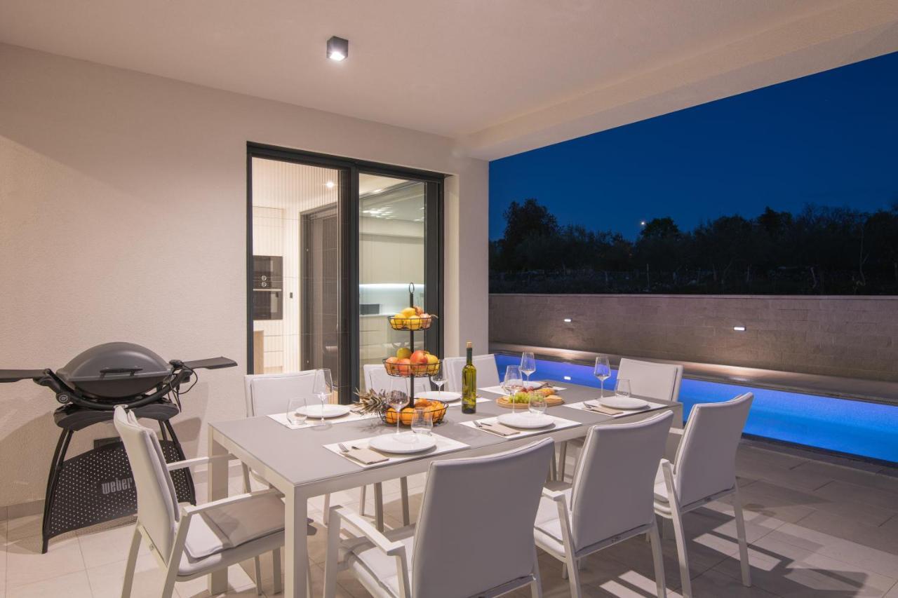 Luxury Villa Weiss - Malinska - Heated Pool - Central Floor Heating In Winter Dış mekan fotoğraf