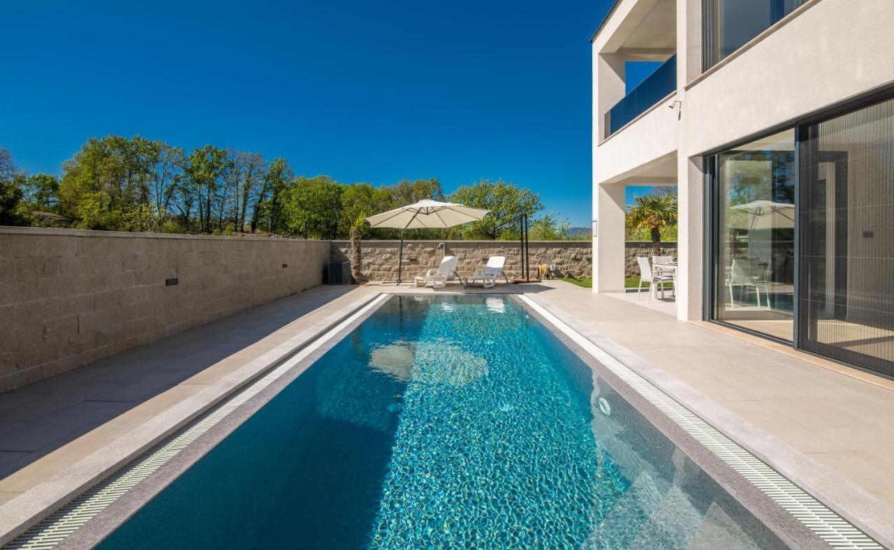 Luxury Villa Weiss - Malinska - Heated Pool - Central Floor Heating In Winter Dış mekan fotoğraf