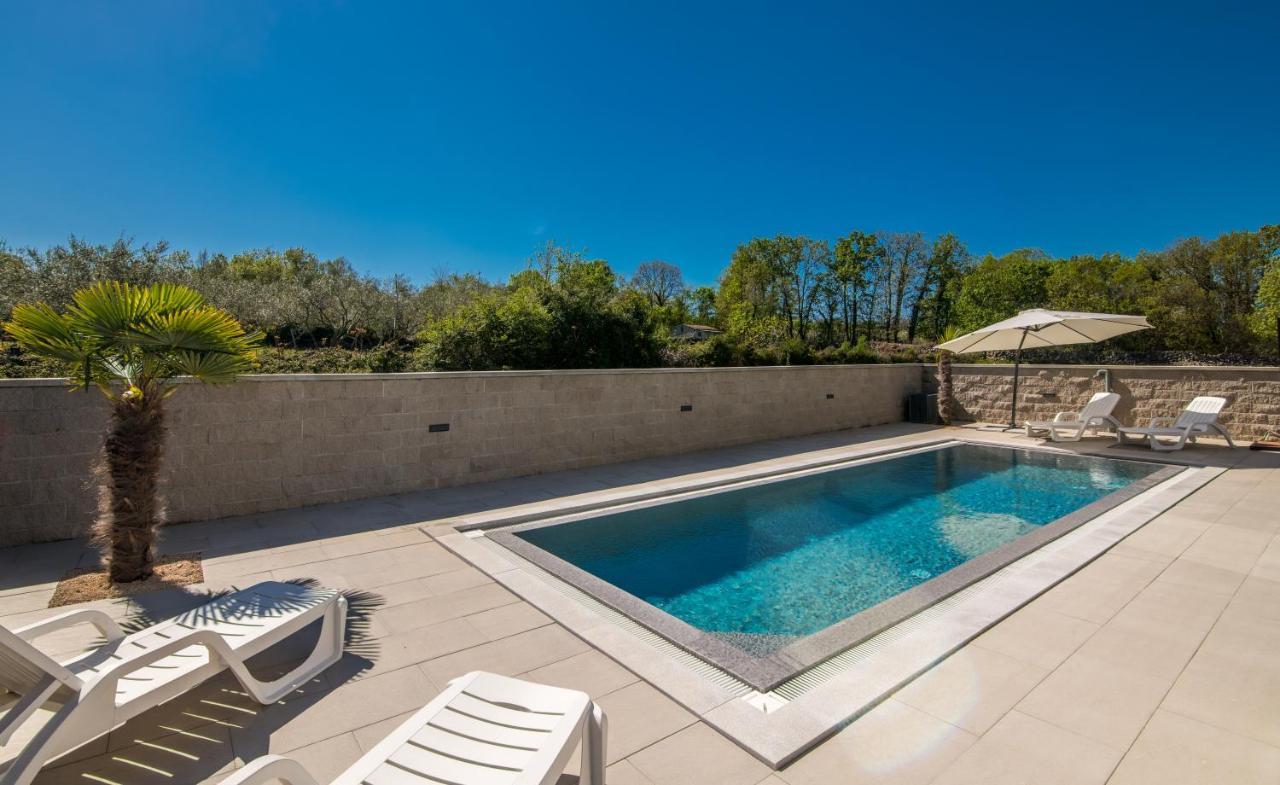 Luxury Villa Weiss - Malinska - Heated Pool - Central Floor Heating In Winter Dış mekan fotoğraf