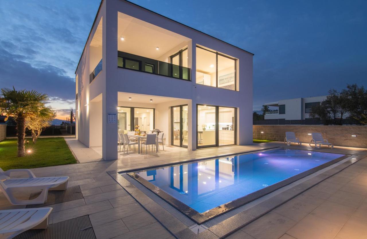 Luxury Villa Weiss - Malinska - Heated Pool - Central Floor Heating In Winter Dış mekan fotoğraf